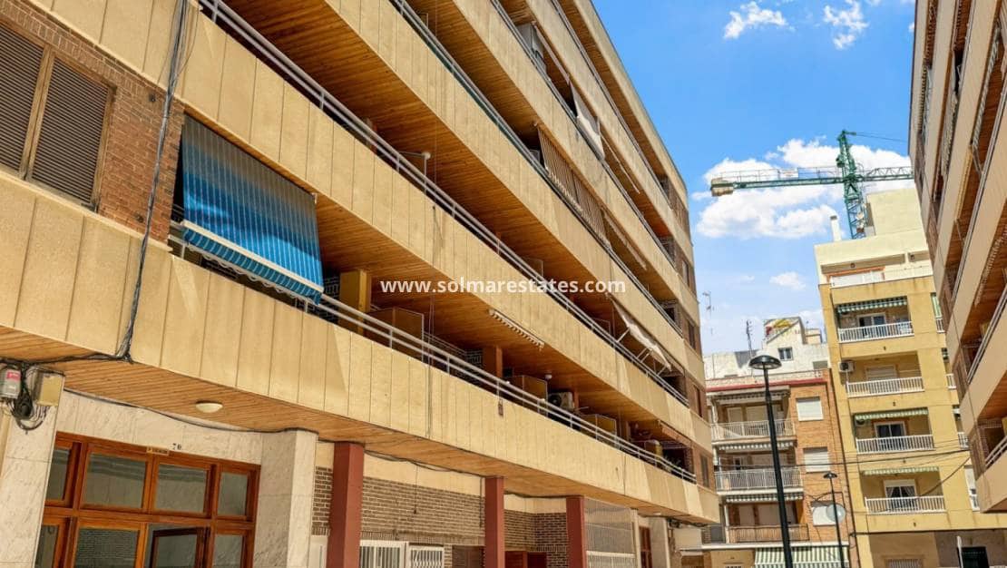 Apartamento de 3 habitaciones en Torrevieja en venta - 244.000 € (Ref: 9867674)