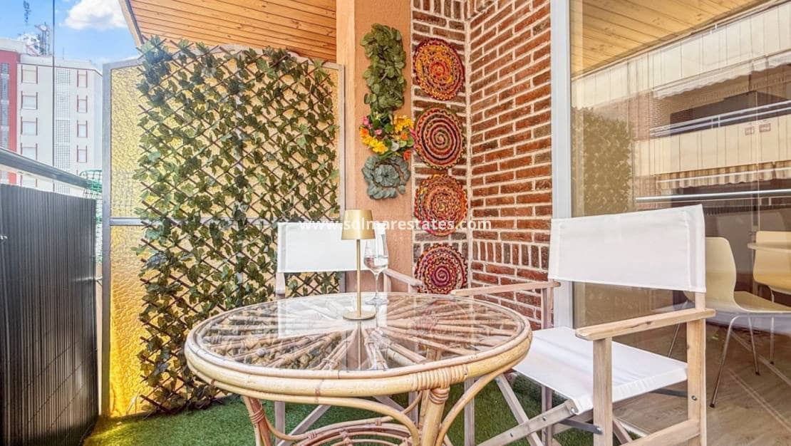 Apartamento de 3 habitaciones en Torrevieja en venta - 244.000 € (Ref: 9867674)