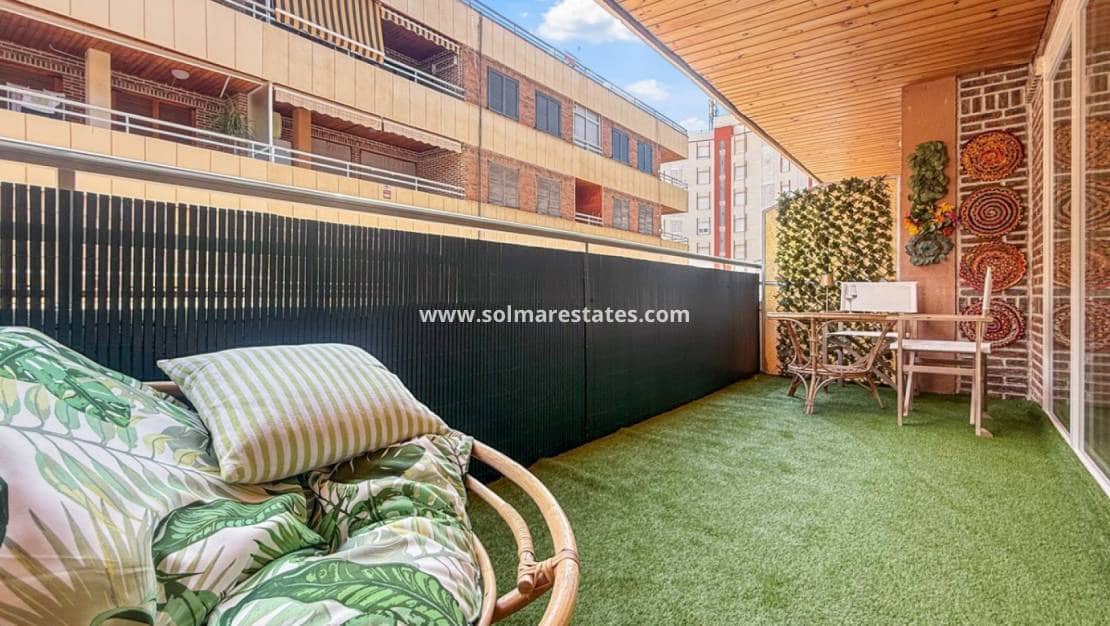 Apartamento de 3 habitaciones en Torrevieja en venta - 244.000 € (Ref: 9867674)