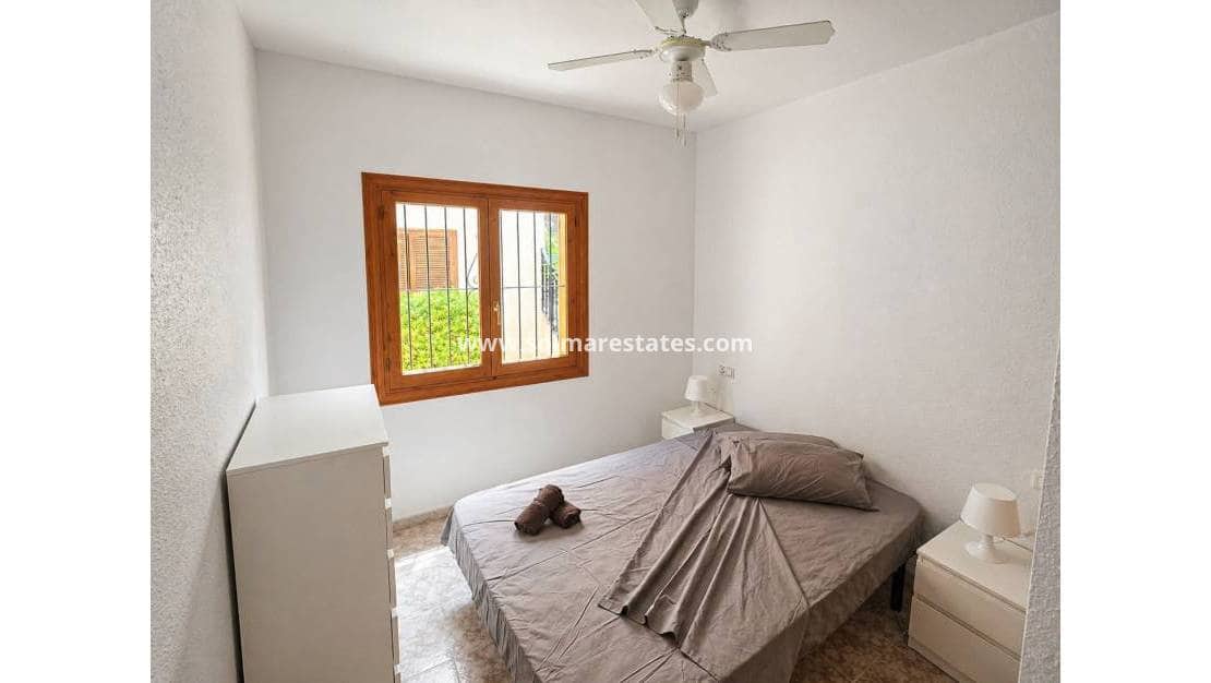 2 soveværelse Lejlighed til salg i Playa Flamenca med swimmingpool - € 185.000 (Ref: 9867676)