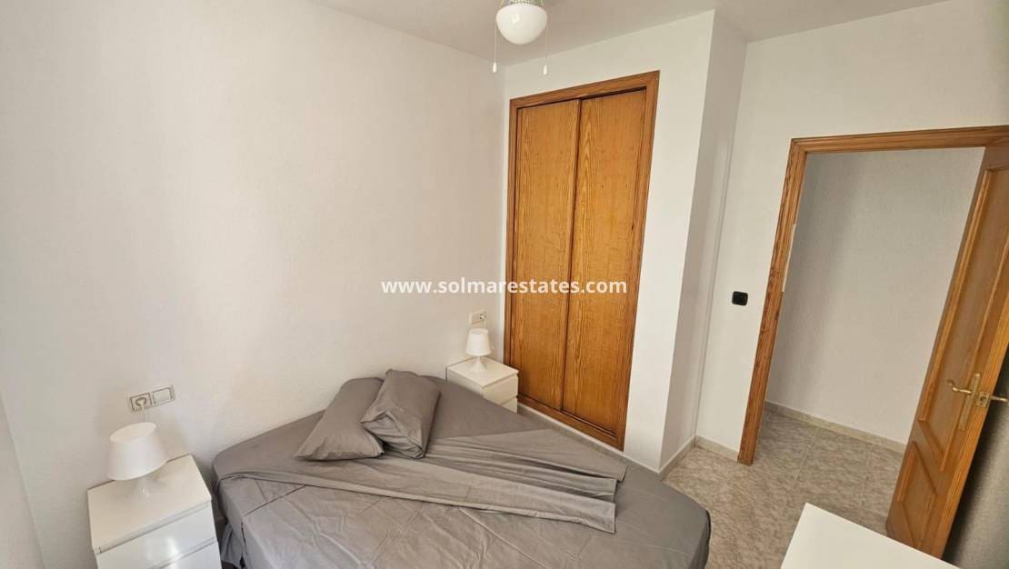 2 soveværelse Lejlighed til salg i Playa Flamenca med swimmingpool - € 185.000 (Ref: 9867676)