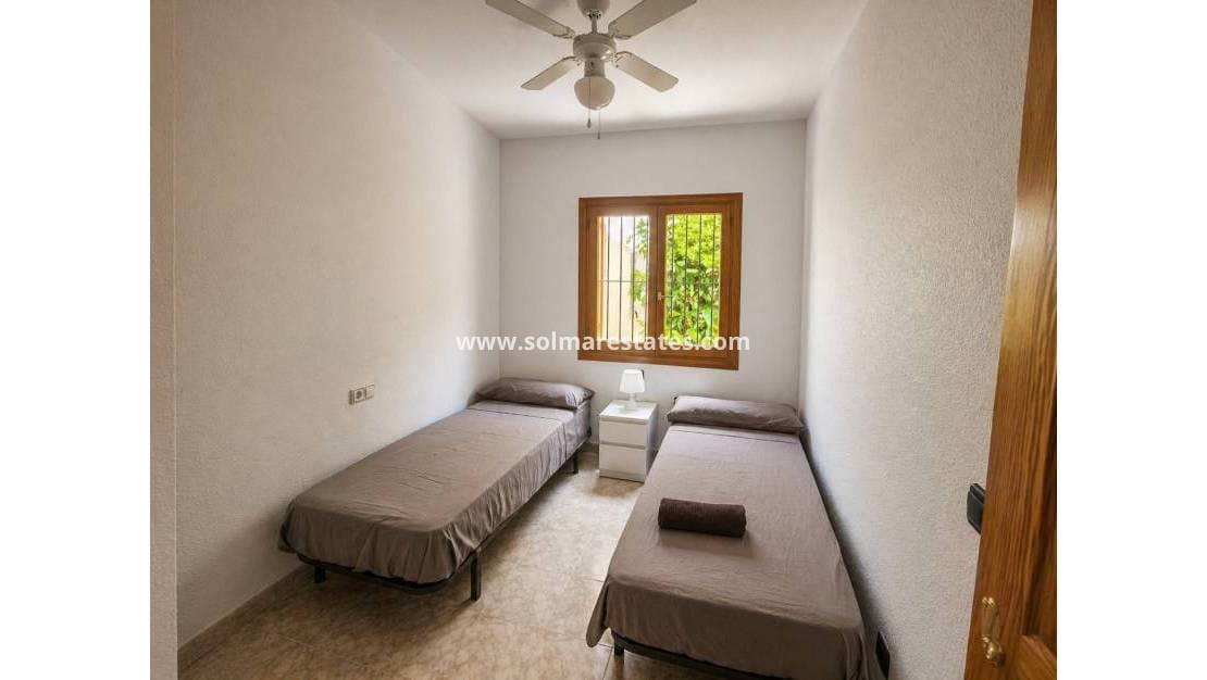 2 soveværelse Lejlighed til salg i Playa Flamenca med swimmingpool - € 185.000 (Ref: 9867676)