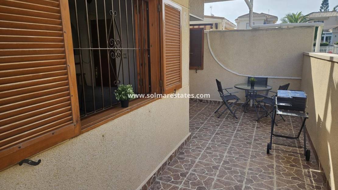 2 soveværelse Lejlighed til salg i Playa Flamenca med swimmingpool - € 185.000 (Ref: 9867676)