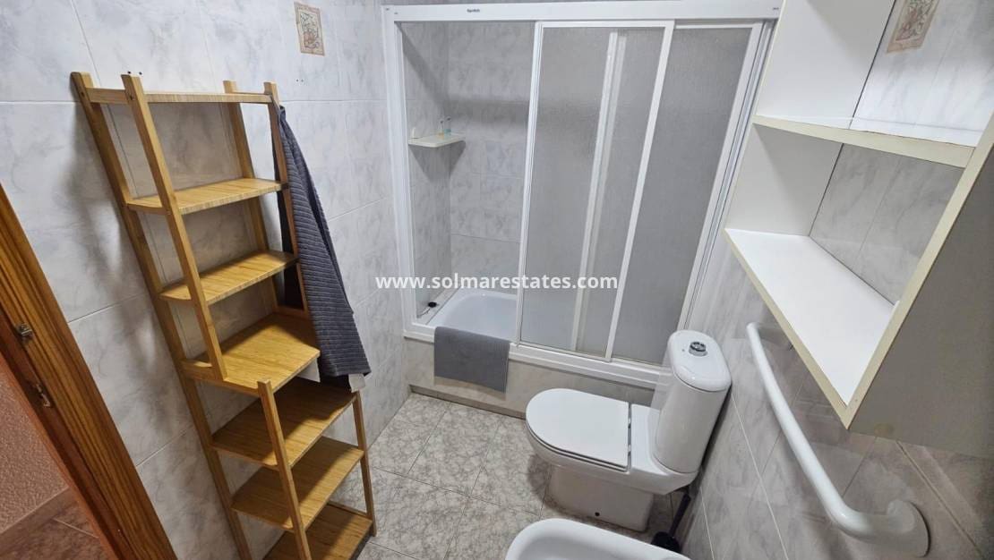 2 soveværelse Lejlighed til salg i Playa Flamenca med swimmingpool - € 185.000 (Ref: 9867676)