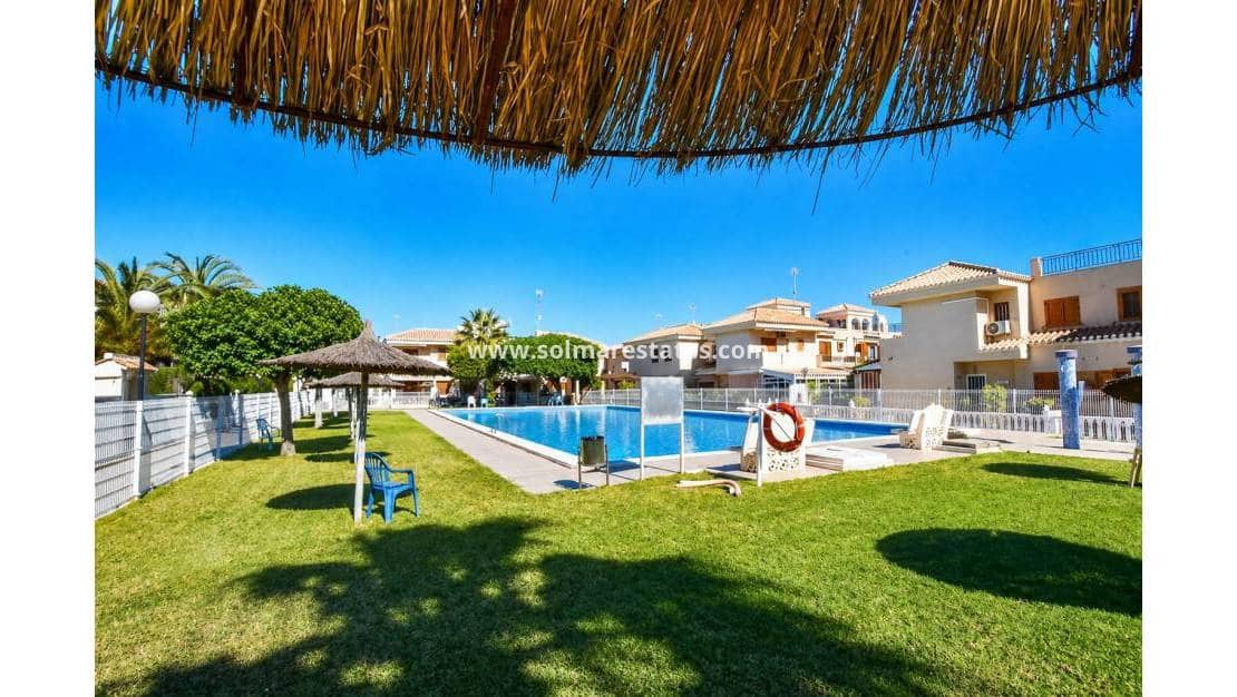 2 soveværelse Lejlighed til salg i Playa Flamenca med swimmingpool - € 185.000 (Ref: 9867676)