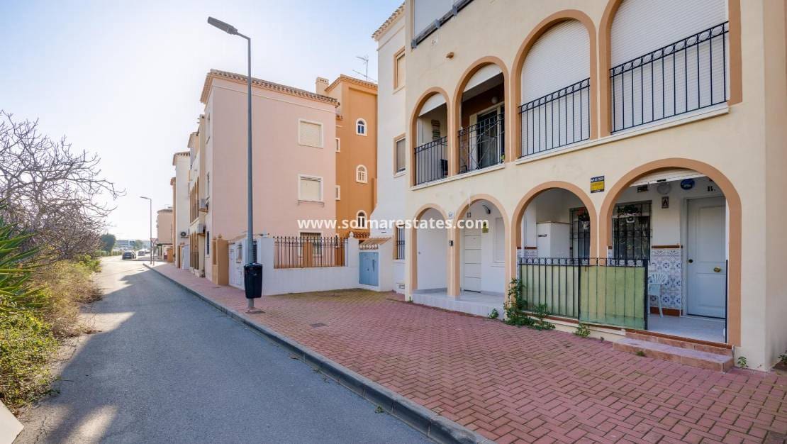 2 quarto Apartamento para venda em Torrevieja com piscina - 137 900 € (Ref: 9867677)
