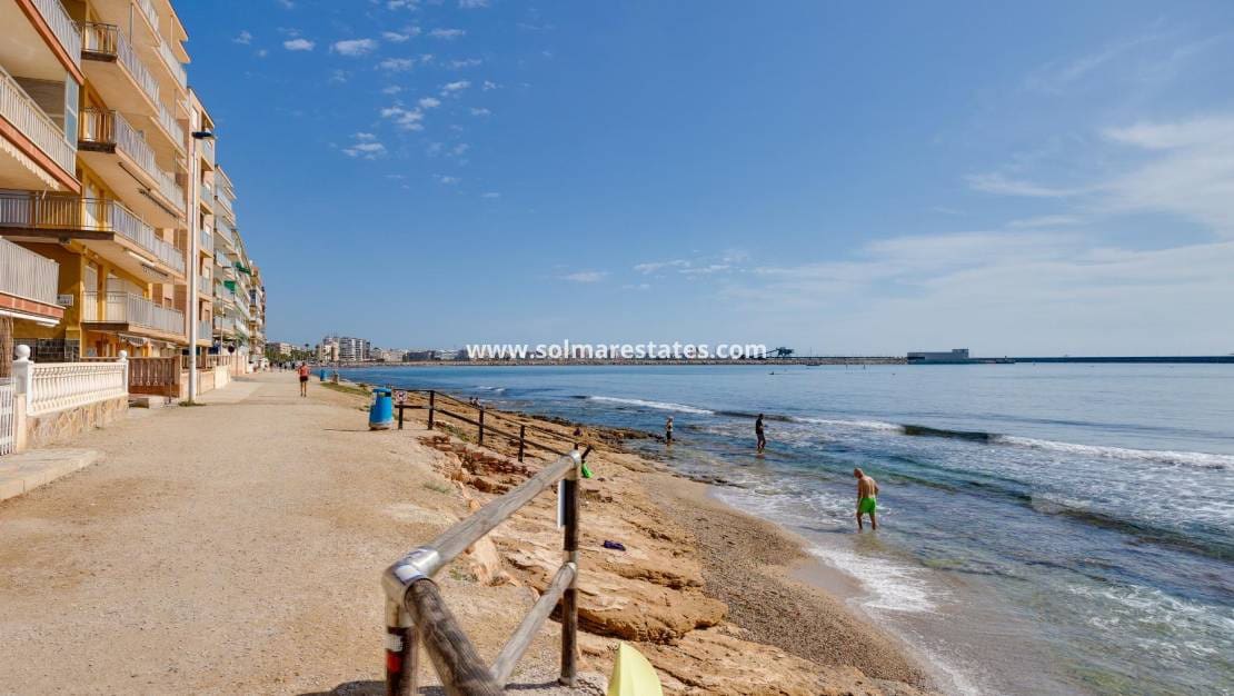 2 quarto Apartamento para venda em Torrevieja com piscina - 137 900 € (Ref: 9867677)