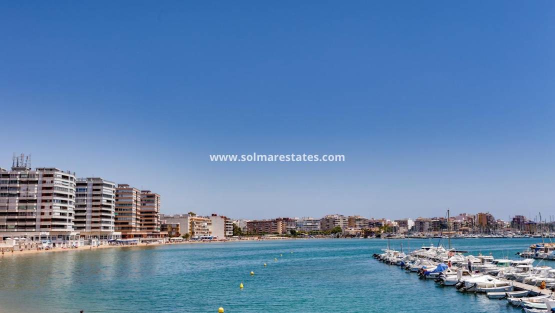 2 quarto Apartamento para venda em Torrevieja com piscina - 137 900 € (Ref: 9867677)