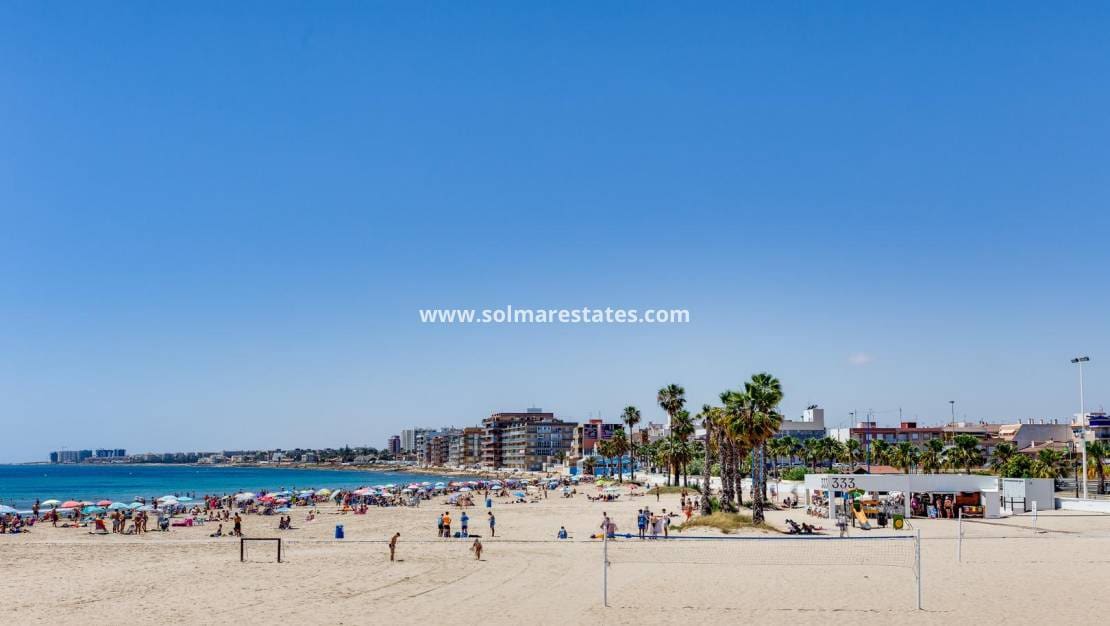 2 quarto Apartamento para venda em Torrevieja com piscina - 137 900 € (Ref: 9867677)