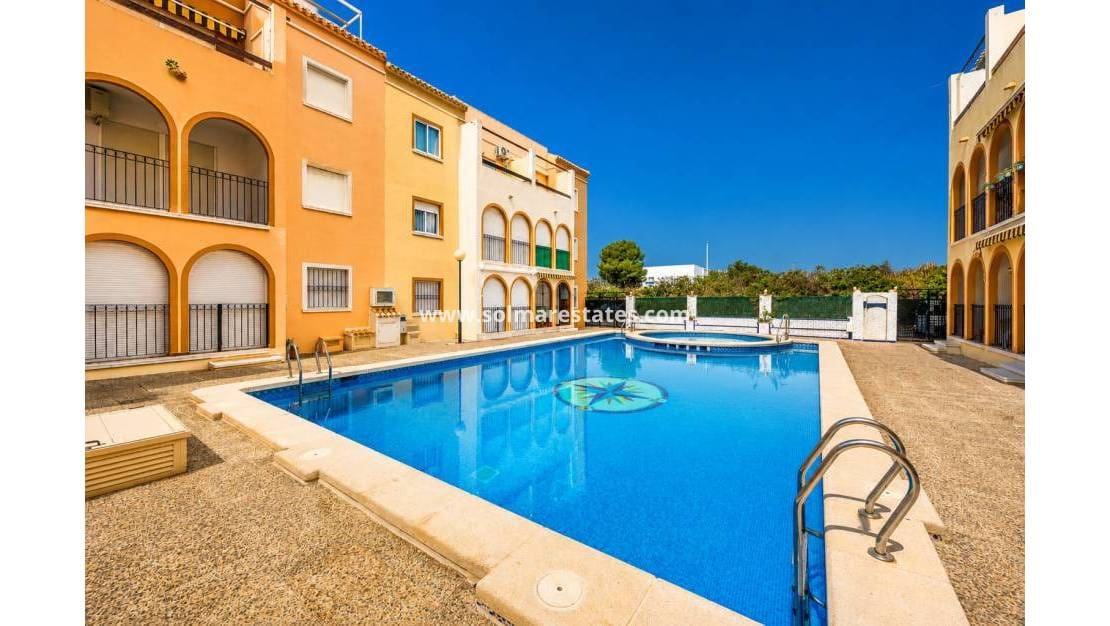 2 quarto Apartamento para venda em Torrevieja com piscina - 137 900 € (Ref: 9867677)