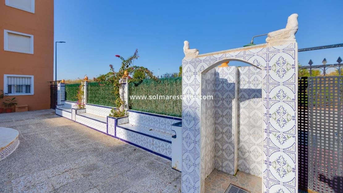 2 quarto Apartamento para venda em Torrevieja com piscina - 137 900 € (Ref: 9867677)