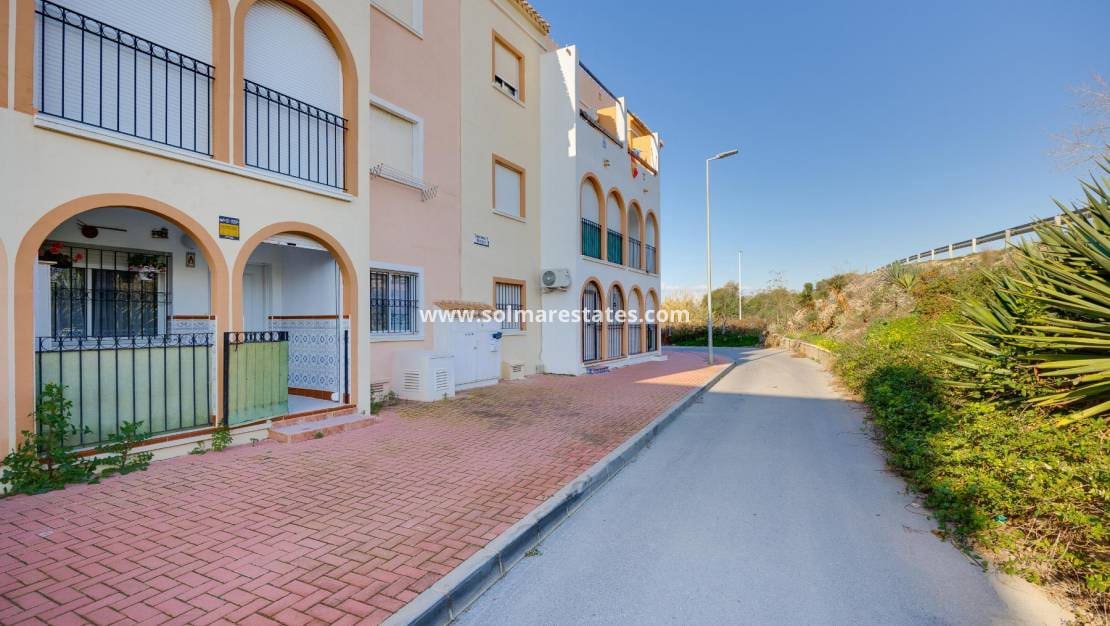 2 quarto Apartamento para venda em Torrevieja com piscina - 137 900 € (Ref: 9867677)