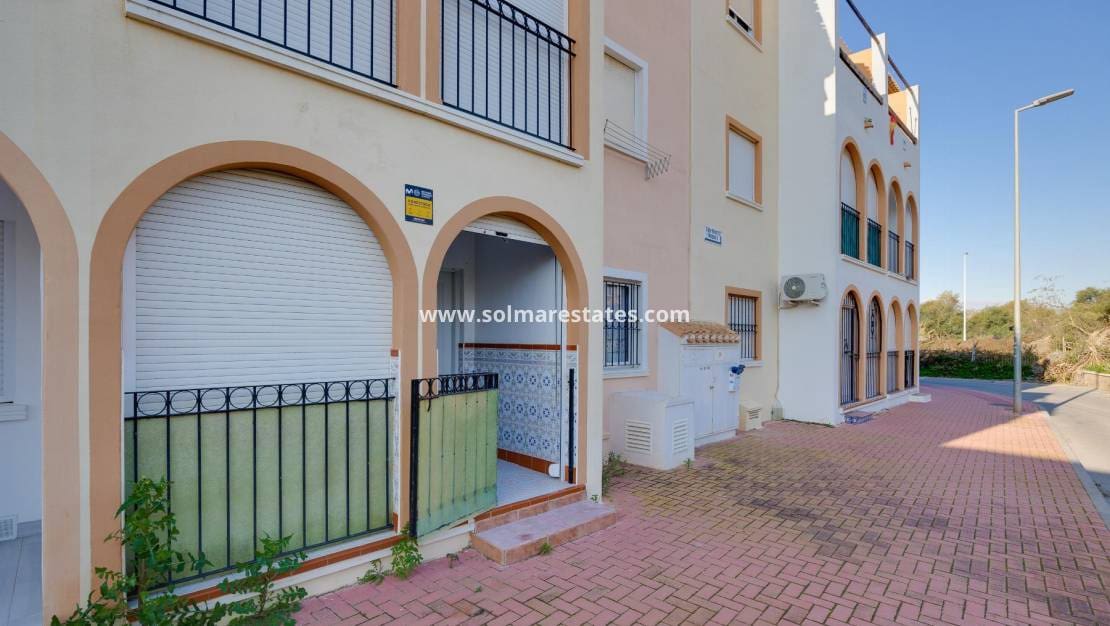 2 quarto Apartamento para venda em Torrevieja com piscina - 137 900 € (Ref: 9867677)