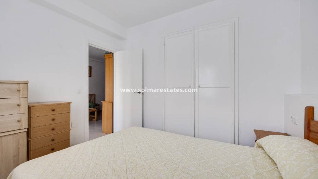 2 quarto Apartamento para venda em Torrevieja com piscina - 137 900 € (Ref: 9867677)