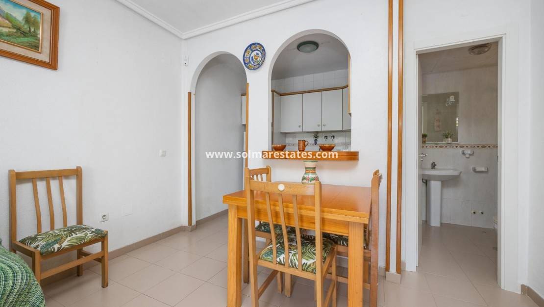 2 quarto Apartamento para venda em Torrevieja com piscina - 137 900 € (Ref: 9867677)