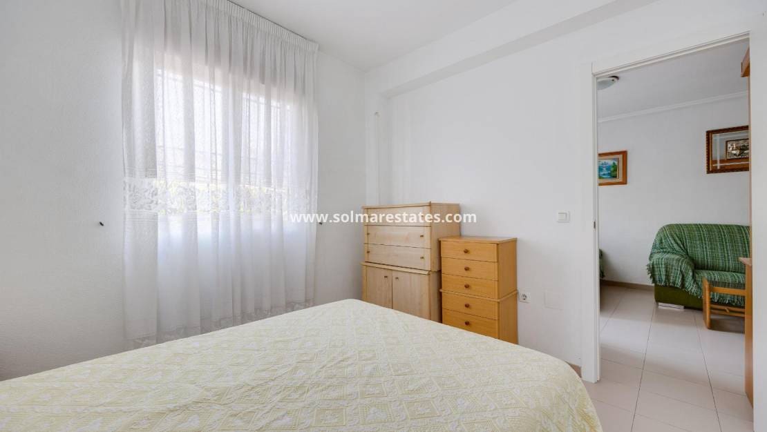 2 quarto Apartamento para venda em Torrevieja com piscina - 137 900 € (Ref: 9867677)