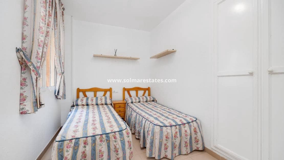 2 quarto Apartamento para venda em Torrevieja com piscina - 137 900 € (Ref: 9867677)