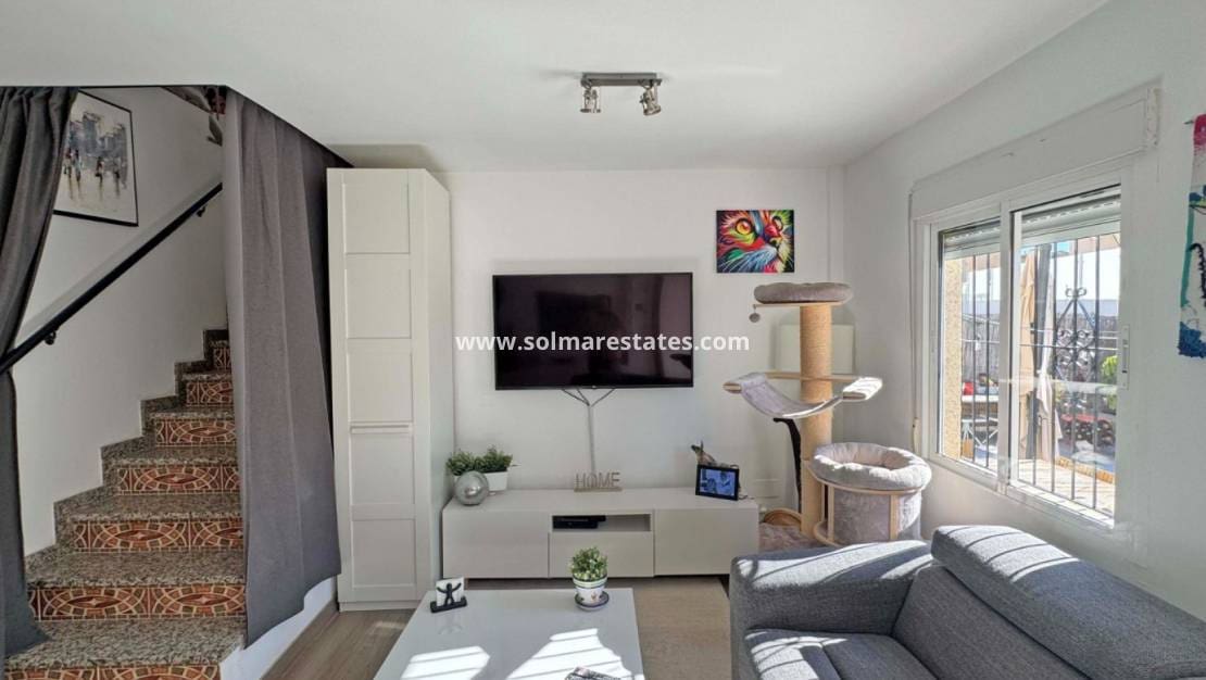 2 slaapkamer Halfvrijstaande villa te koop in Villamartin met zwembad - € 279.900 (Ref: 9867678)