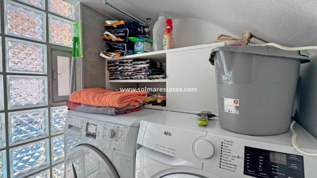 2 slaapkamer Halfvrijstaande villa te koop in Villamartin met zwembad - € 279.900 (Ref: 9867678)