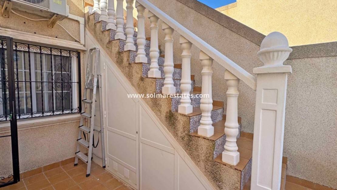 2 slaapkamer Halfvrijstaande villa te koop in Villamartin met zwembad - € 279.900 (Ref: 9867678)