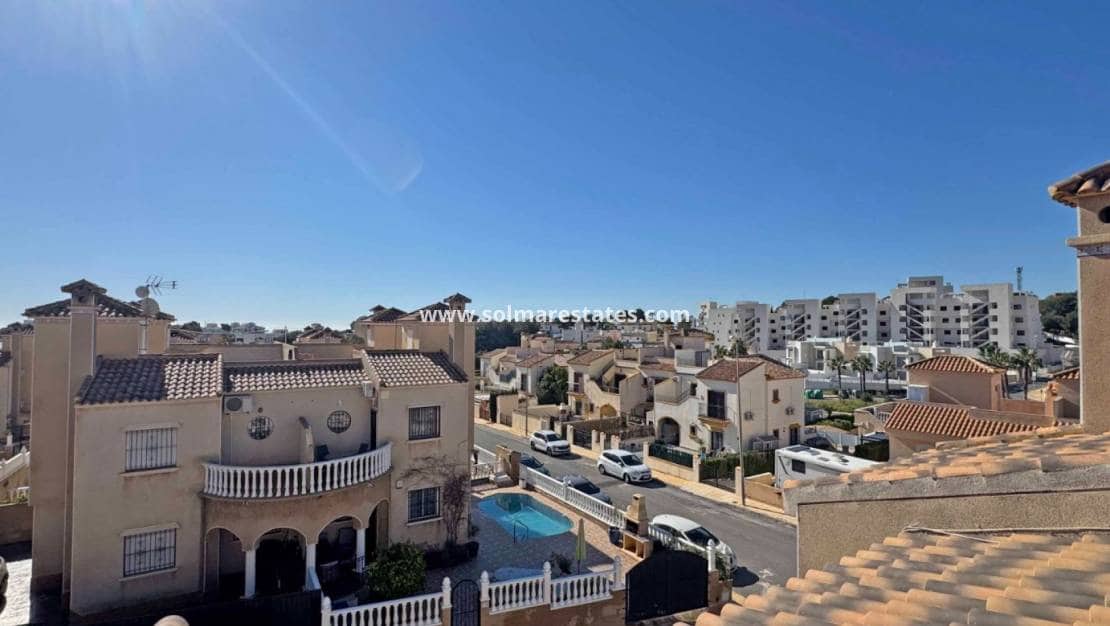 2 slaapkamer Halfvrijstaande villa te koop in Villamartin met zwembad - € 279.900 (Ref: 9867678)