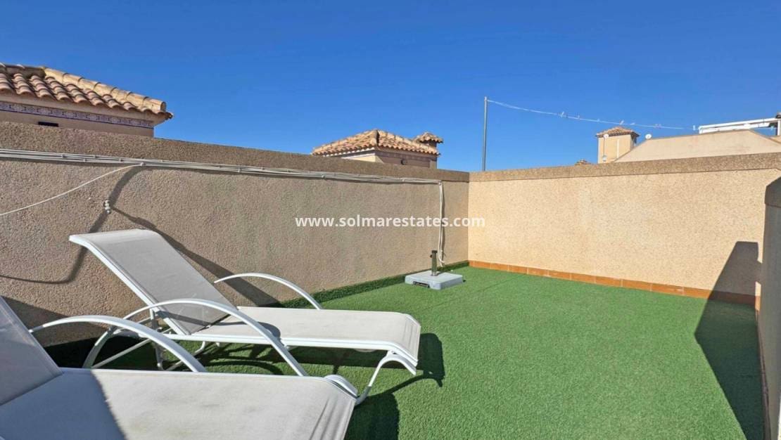 2 slaapkamer Halfvrijstaande villa te koop in Villamartin met zwembad - € 279.900 (Ref: 9867678)
