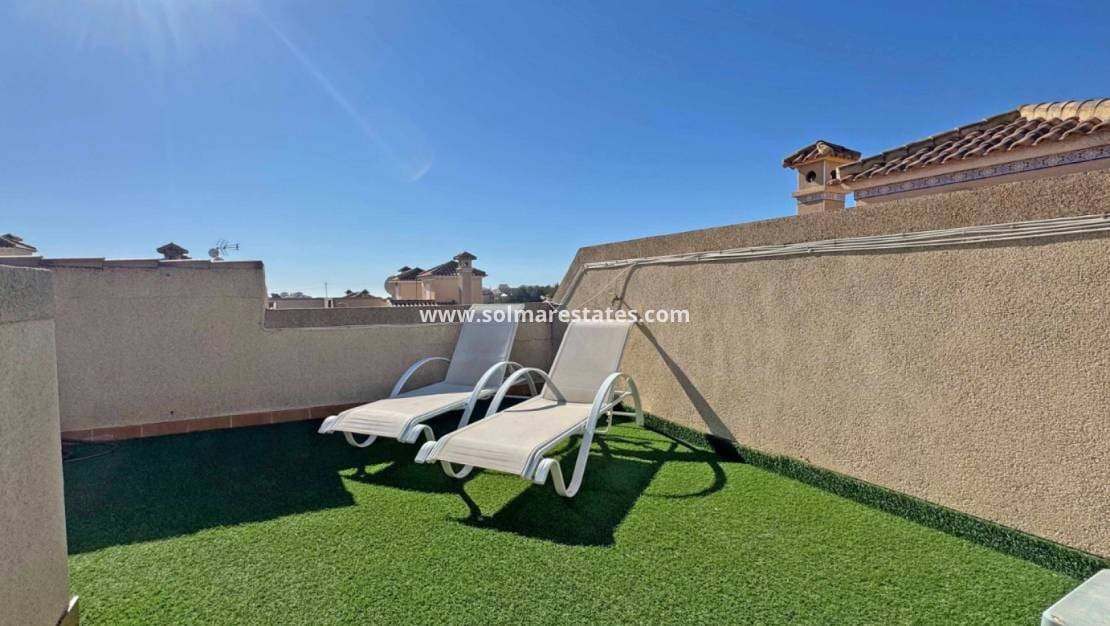 2 slaapkamer Halfvrijstaande villa te koop in Villamartin met zwembad - € 279.900 (Ref: 9867678)