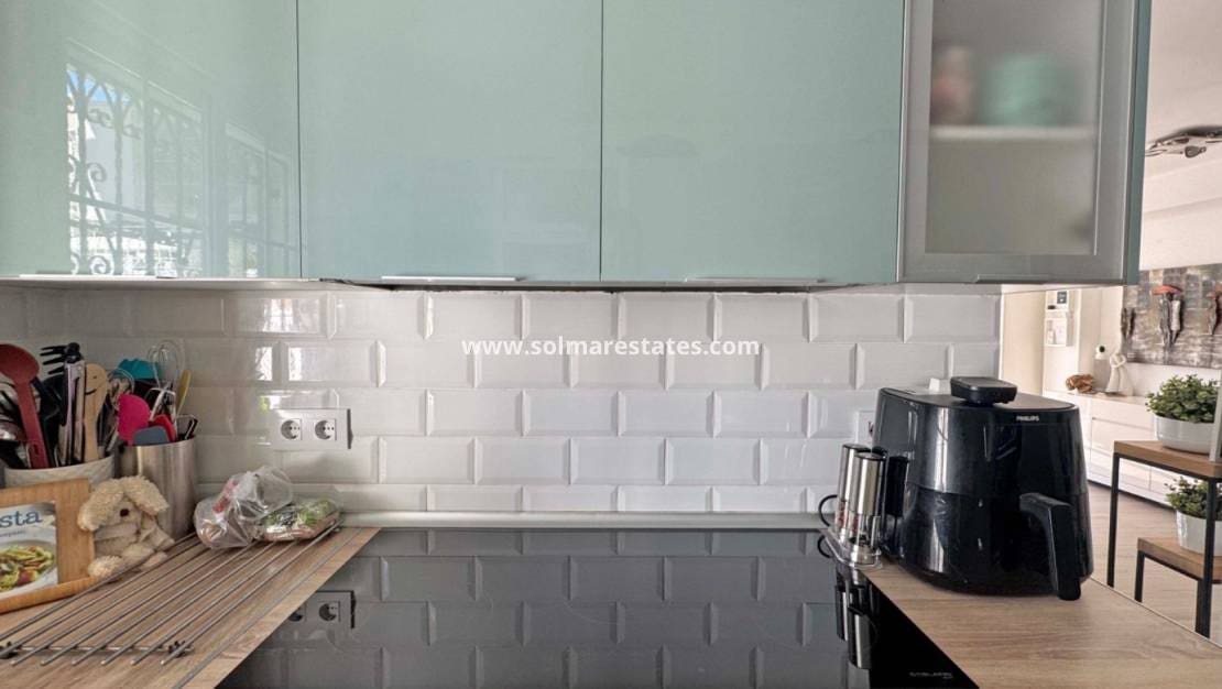 2 slaapkamer Halfvrijstaande villa te koop in Villamartin met zwembad - € 279.900 (Ref: 9867678)