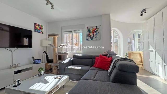 2 slaapkamer Halfvrijstaande villa te koop in Villamartin, Orihuela met zwembad - € 279.900 (Ref: 9867678)