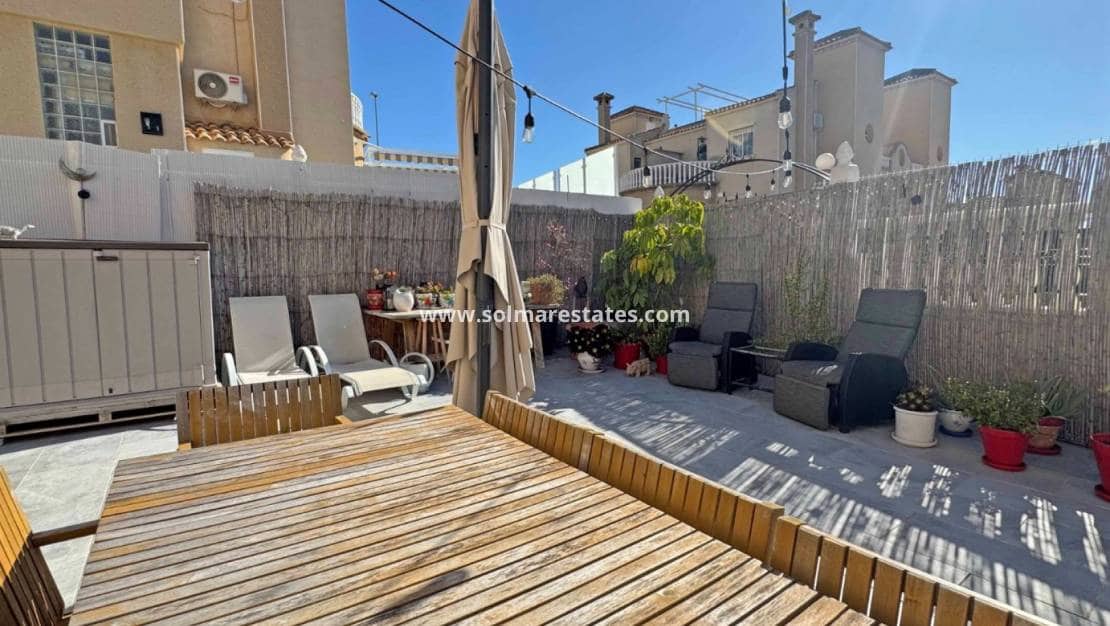 2 slaapkamer Halfvrijstaande villa te koop in Villamartin met zwembad - € 279.900 (Ref: 9867678)