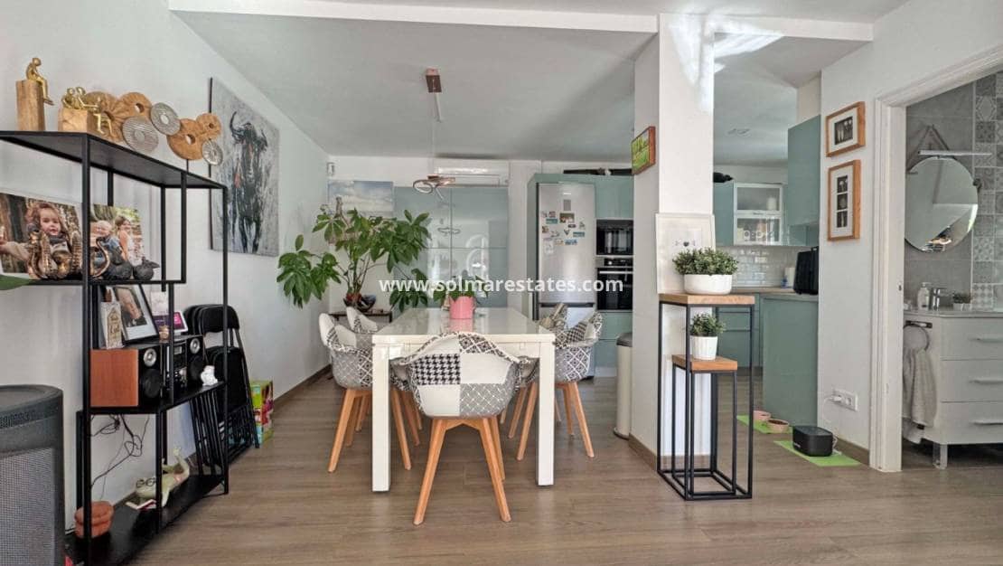 2 slaapkamer Halfvrijstaande villa te koop in Villamartin met zwembad - € 279.900 (Ref: 9867678)
