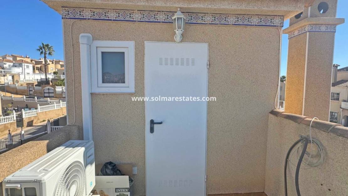 2 slaapkamer Halfvrijstaande villa te koop in Villamartin met zwembad - € 279.900 (Ref: 9867678)