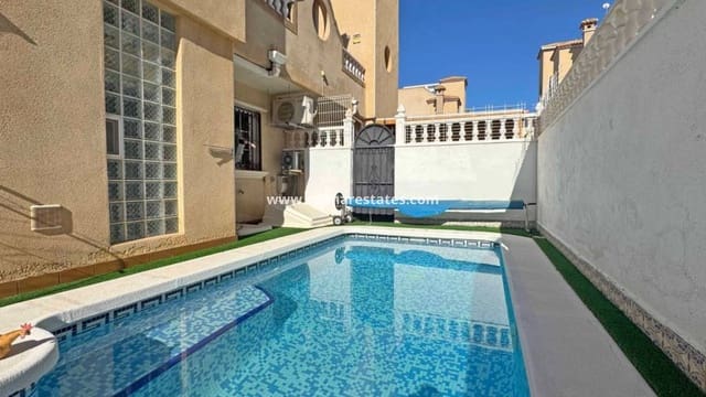 2 slaapkamer Halfvrijstaande villa te koop in Villamartin, Orihuela met zwembad - € 279.900 (Ref: 9867678)