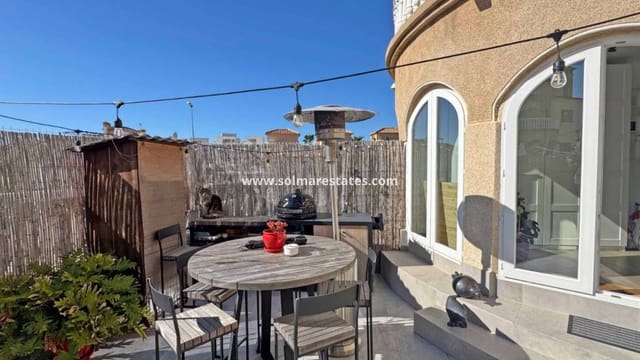 2 slaapkamer Halfvrijstaande villa te koop in Villamartin, Orihuela met zwembad - € 279.900 (Ref: 9867678)