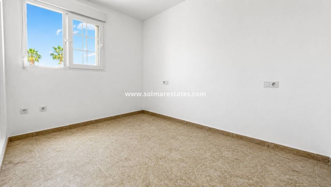 2 sypialnia Dom na sprzedaż w Playa Flamenca z basenem - 215 000 € (Ref: 9867679)