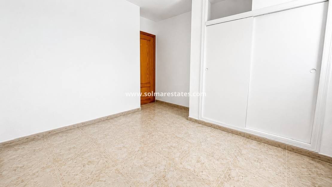 2 sypialnia Dom na sprzedaż w Playa Flamenca z basenem - 215 000 € (Ref: 9867679)