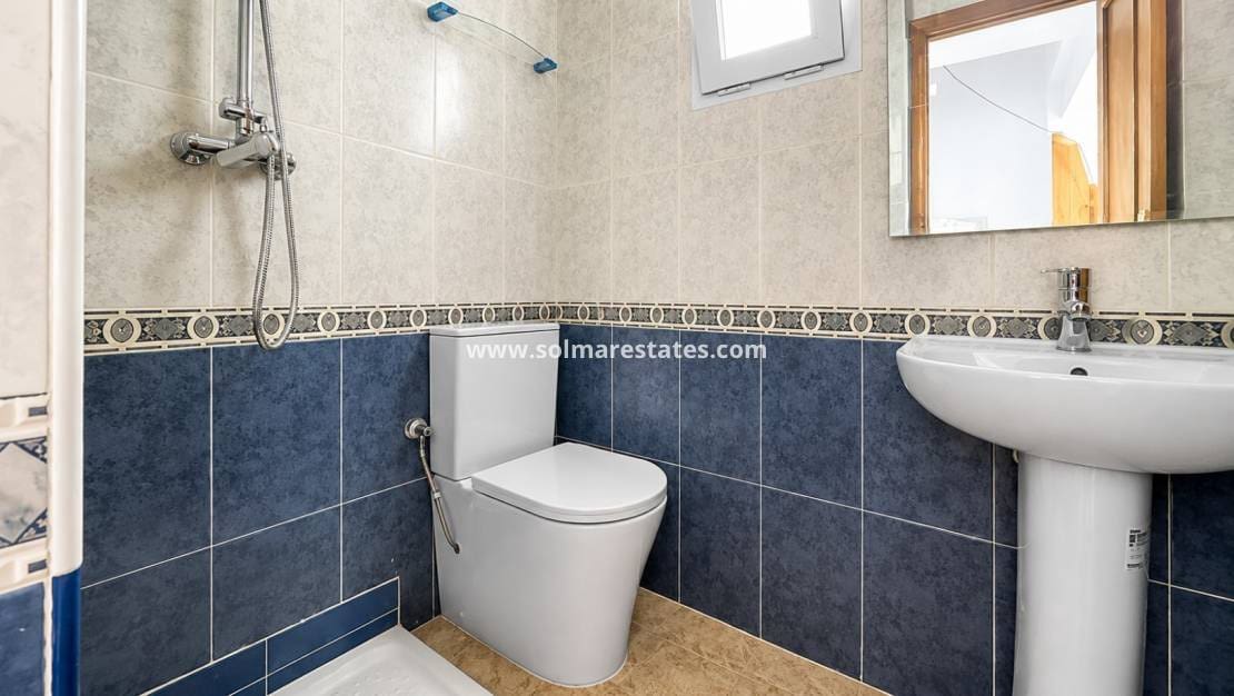 2 sypialnia Dom na sprzedaż w Playa Flamenca z basenem - 215 000 € (Ref: 9867679)
