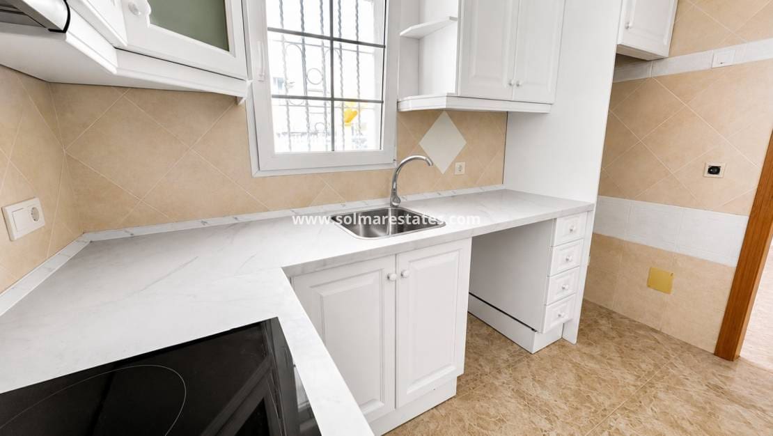 2 sypialnia Dom na sprzedaż w Playa Flamenca z basenem - 215 000 € (Ref: 9867679)