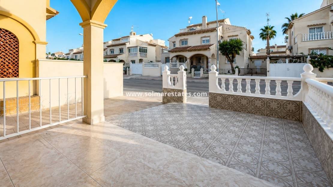2 sypialnia Dom na sprzedaż w Playa Flamenca z basenem - 215 000 € (Ref: 9867679)