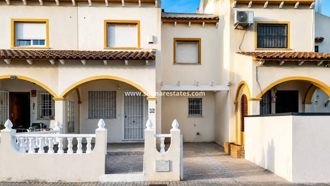 2 sypialnia Dom na sprzedaż w Playa Flamenca z basenem - 215 000 € (Ref: 9867679)