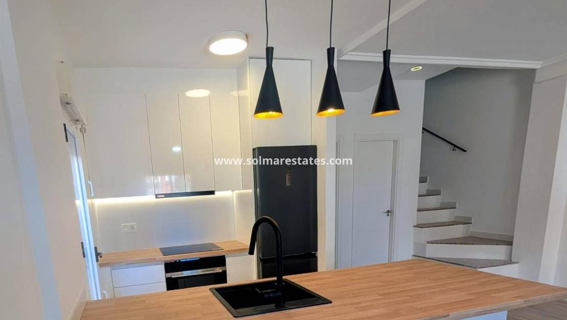 3 soveværelse Byhus til salg i Los Altos med swimmingpool - € 259.000 (Ref: 9867680)