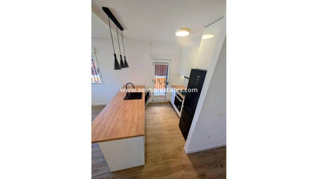 3 soveværelse Byhus til salg i Los Altos med swimmingpool - € 259.000 (Ref: 9867680)