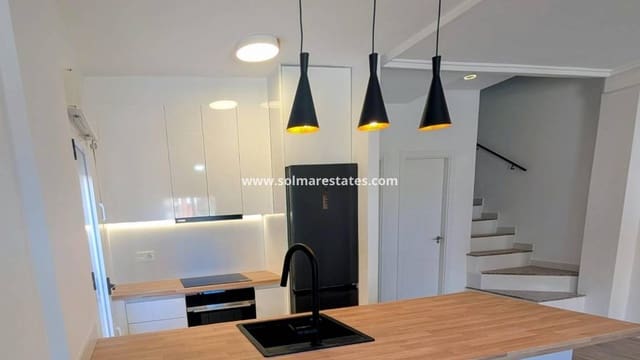 3 soveværelse Byhus til salg i Los Altos med swimmingpool - € 259.000 (Ref: 9867680)