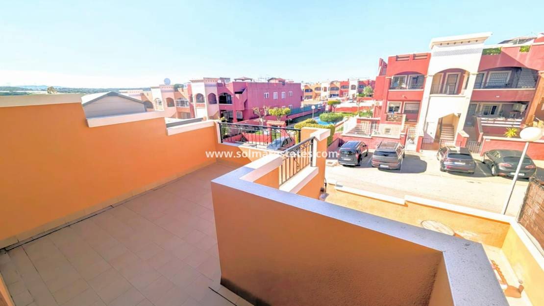 3 soveværelse Byhus til salg i Los Altos med swimmingpool - € 259.000 (Ref: 9867680)