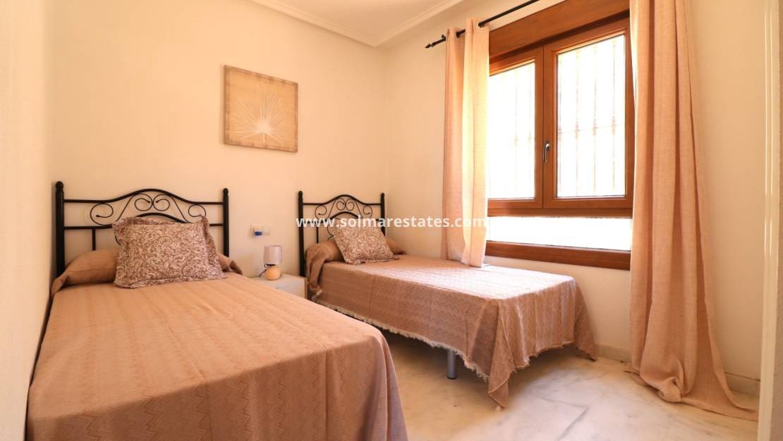 2 Zimmer Bungalow zu verkaufen in Algorfa mit Pool - 229.850 € (Ref: 9867799)