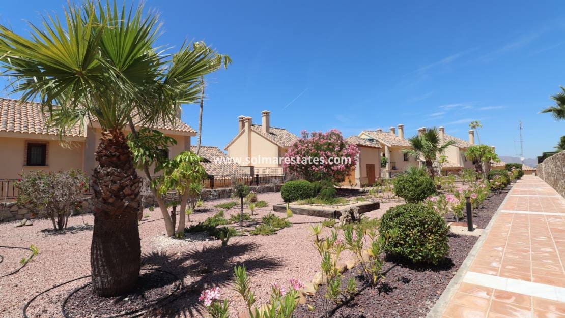 2 Zimmer Bungalow zu verkaufen in Algorfa mit Pool - 229.850 € (Ref: 9867799)