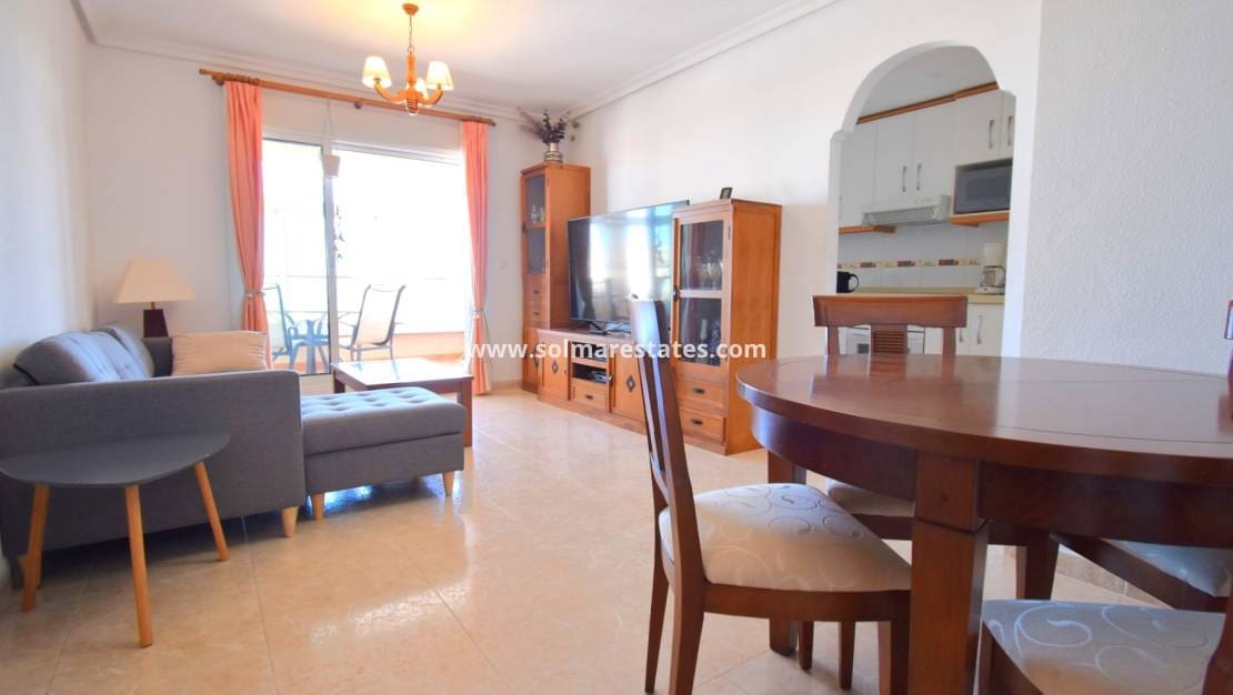 3 soveværelse Lejlighed til salg i Playa Flamenca med swimmingpool - € 240.000 (Ref: 9867800)