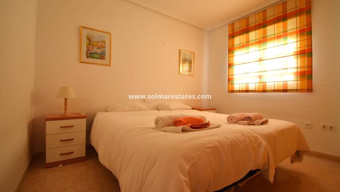 3 soveværelse Lejlighed til salg i Playa Flamenca med swimmingpool - € 240.000 (Ref: 9867800)