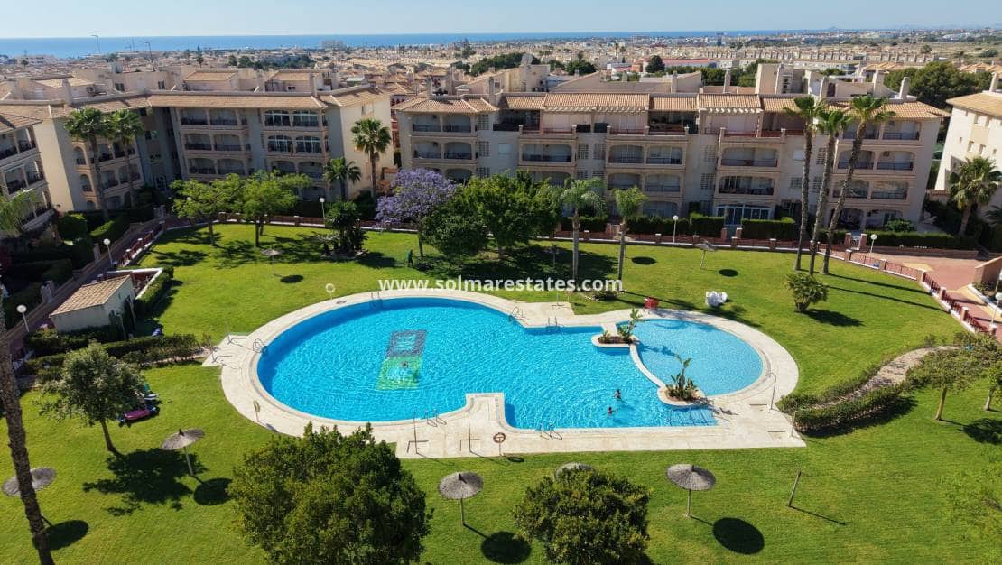 3 soveværelse Lejlighed til salg i Playa Flamenca med swimmingpool - € 240.000 (Ref: 9867800)