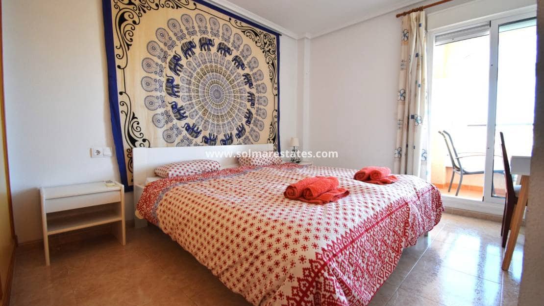 3 soveværelse Lejlighed til salg i Playa Flamenca med swimmingpool - € 240.000 (Ref: 9867800)